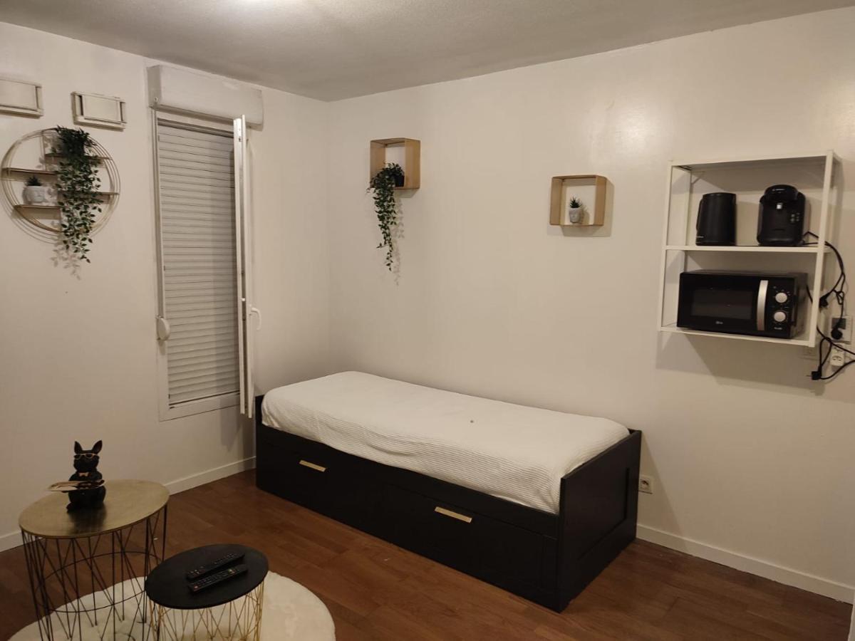 Chaleureux Studio Kais Apartment Брон Екстериор снимка