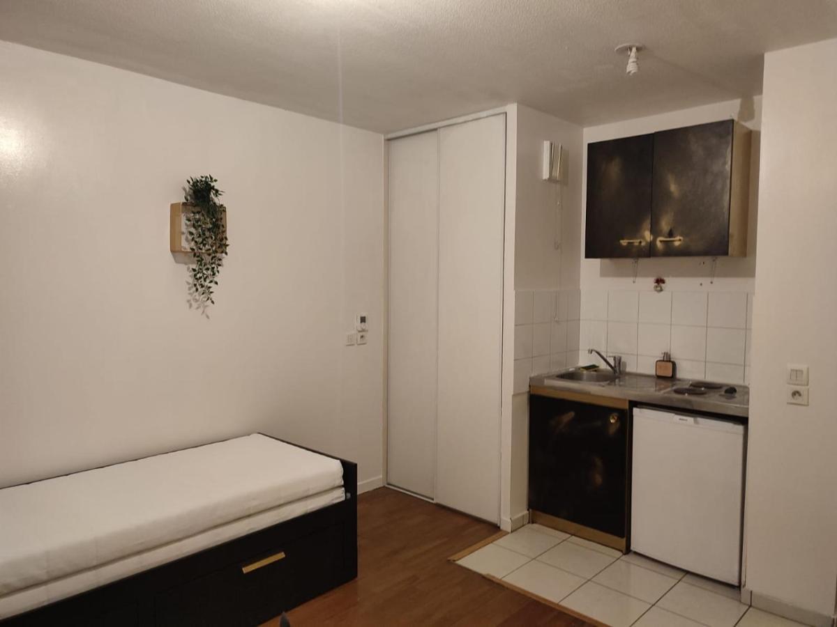 Chaleureux Studio Kais Apartment Брон Екстериор снимка